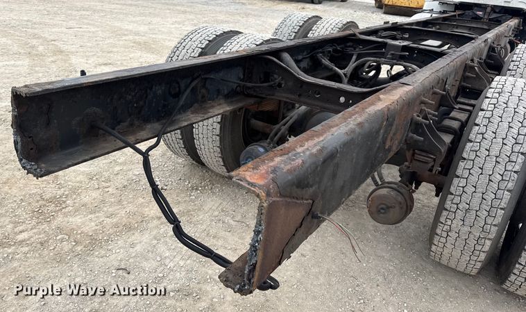 image for item EN0823 2013 International 4400 truck cab and chassis