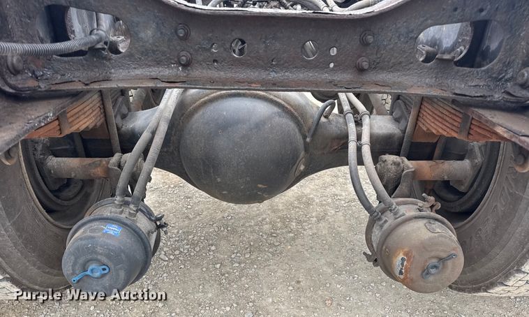 image for item EN0823 2013 International 4400 truck cab and chassis