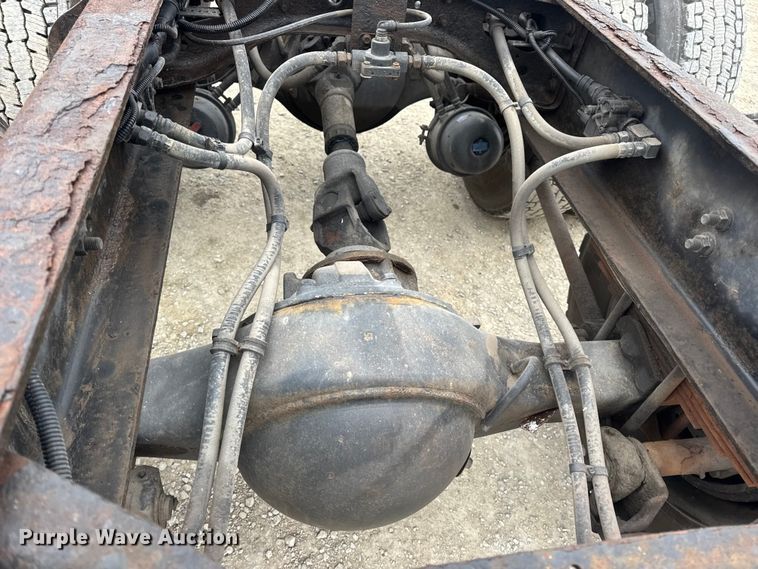 image for item EN0823 2013 International 4400 truck cab and chassis