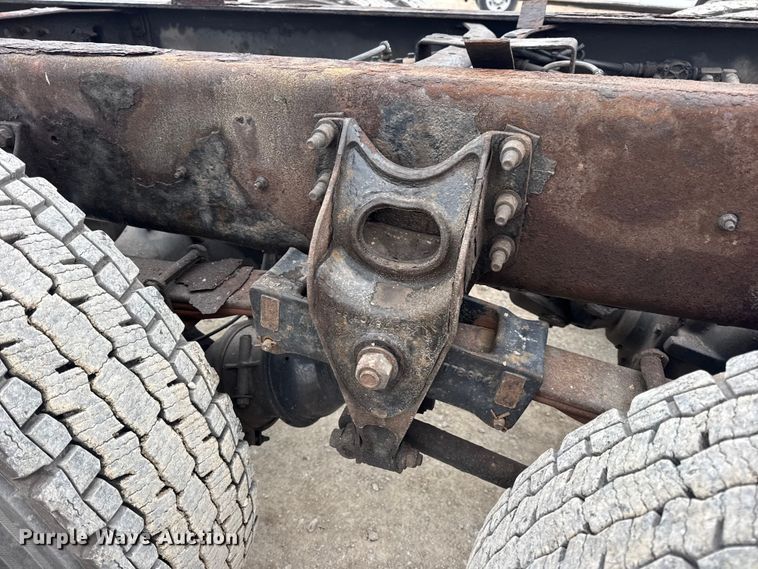 image for item EN0823 2013 International 4400 truck cab and chassis