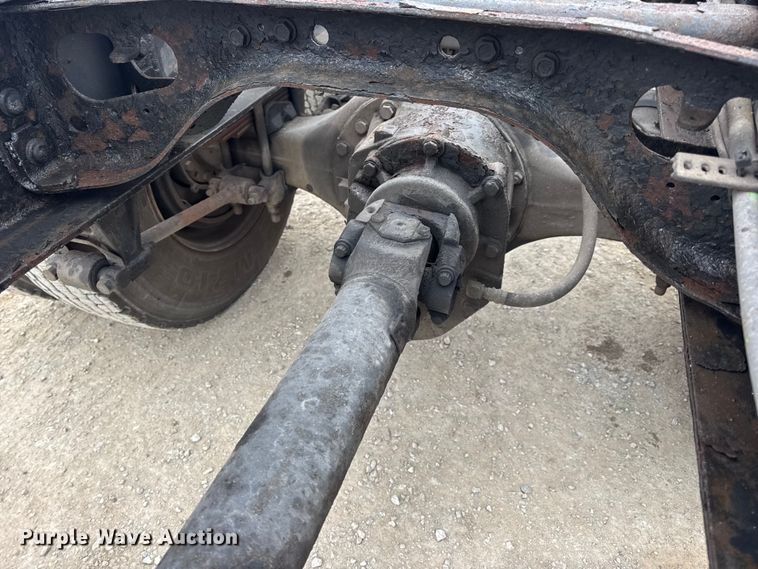 image for item EN0823 2013 International 4400 truck cab and chassis