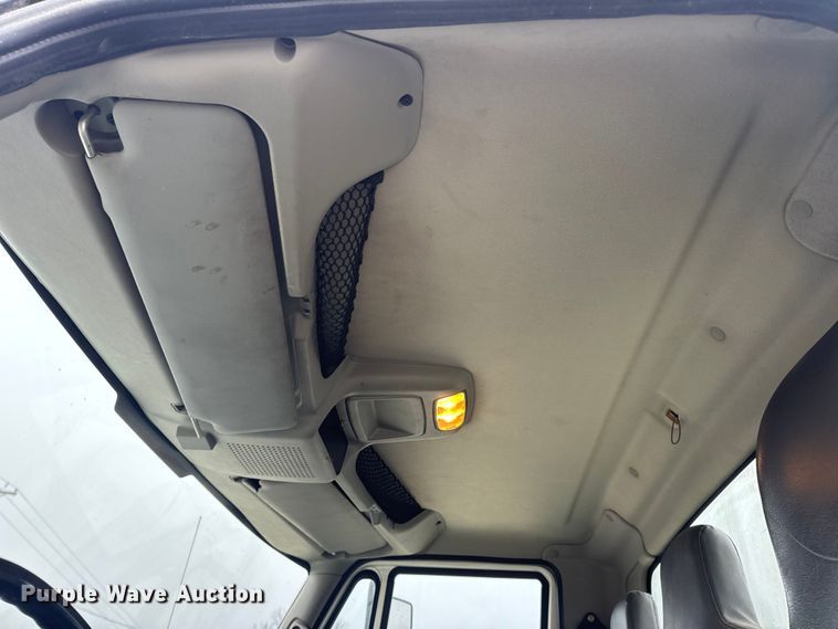 image for item EN0823 2013 International 4400 truck cab and chassis