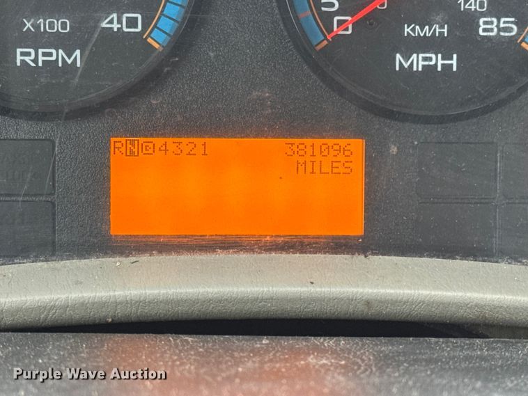 image for item EN0823 2013 International 4400 truck cab and chassis