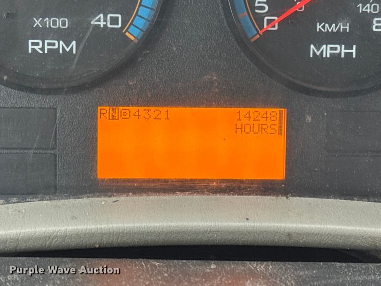 image for item EN0823 2013 International 4400 truck cab and chassis