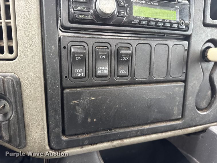 image for item EN0823 2013 International 4400 truck cab and chassis