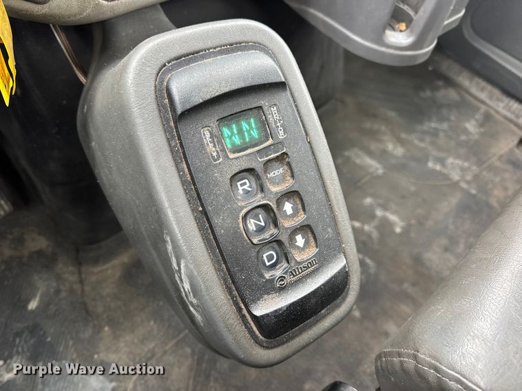 image for item EN0823 2013 International 4400 truck cab and chassis