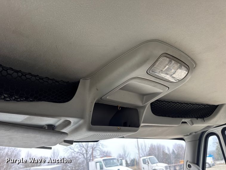 image for item EN0823 2013 International 4400 truck cab and chassis