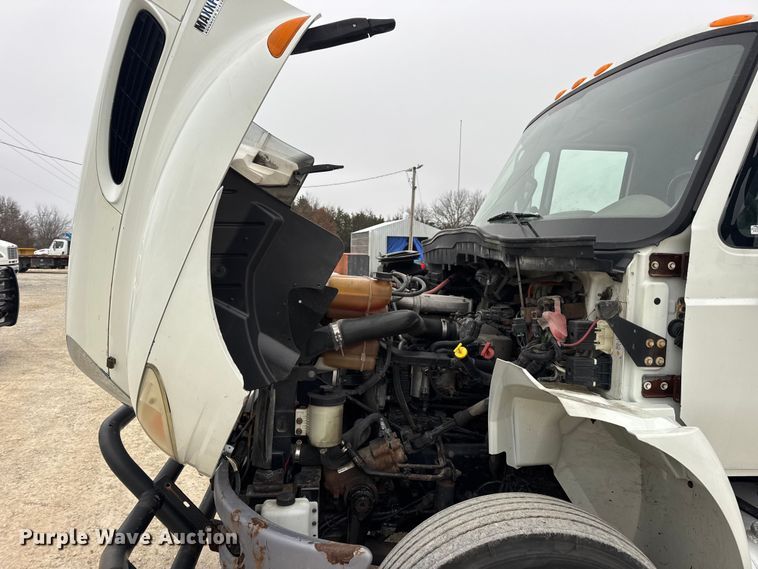 image for item EN0823 2013 International 4400 truck cab and chassis