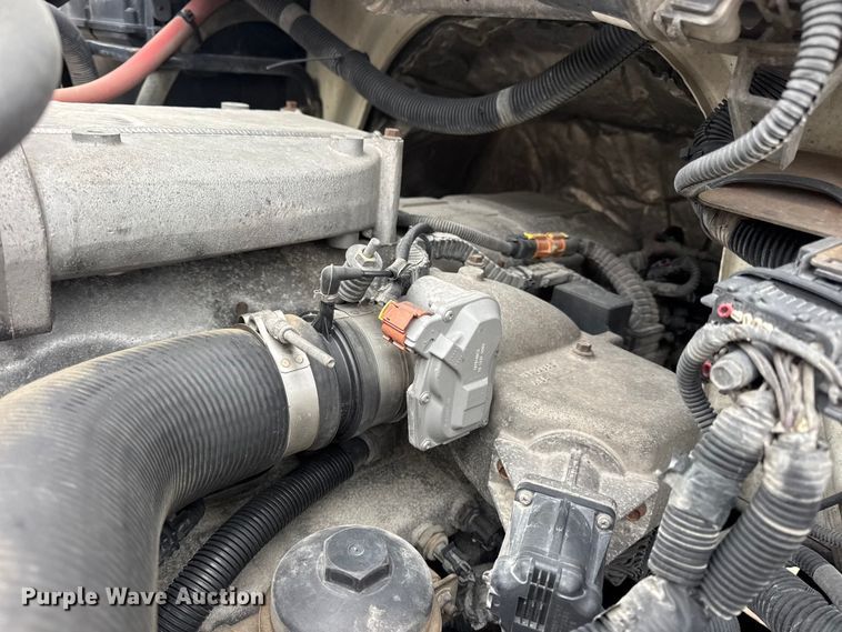 image for item EN0823 2013 International 4400 truck cab and chassis