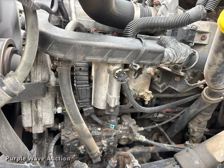 image for item EN0823 2013 International 4400 truck cab and chassis