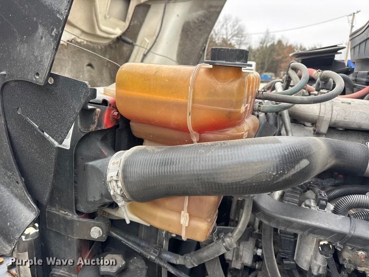 image for item EN0823 2013 International 4400 truck cab and chassis