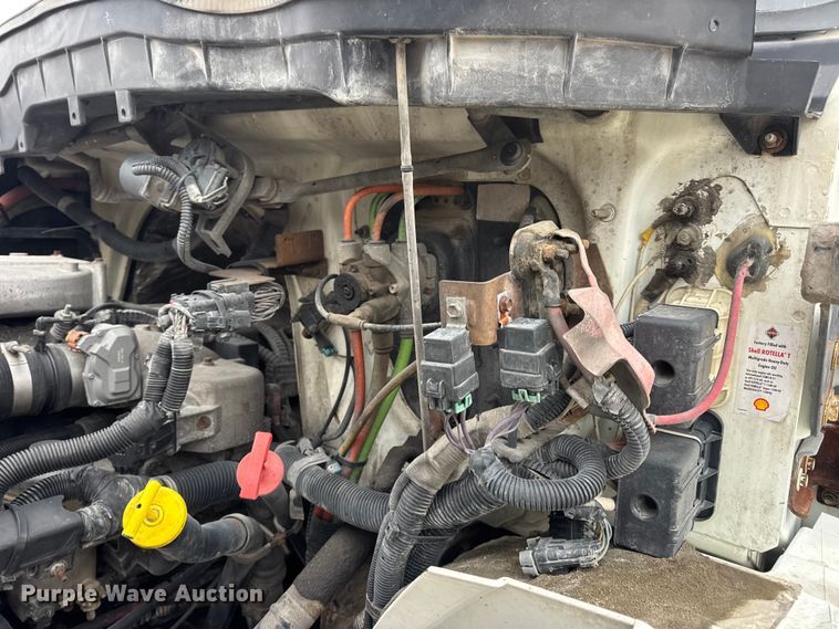 image for item EN0823 2013 International 4400 truck cab and chassis