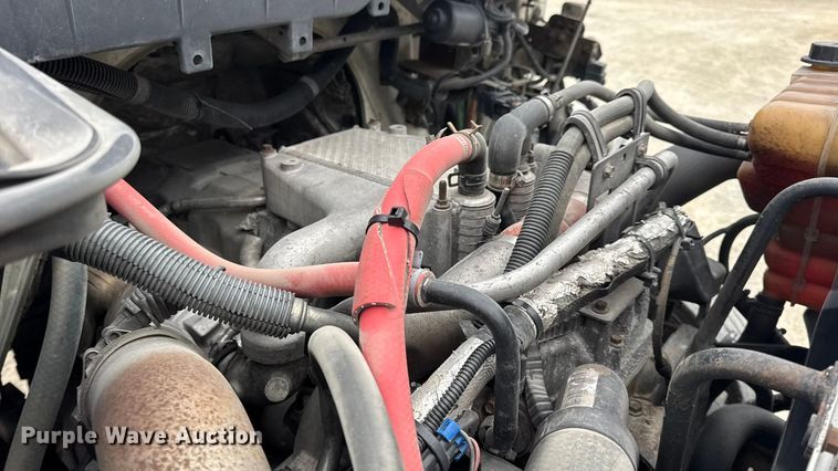 image for item EN0823 2013 International 4400 truck cab and chassis