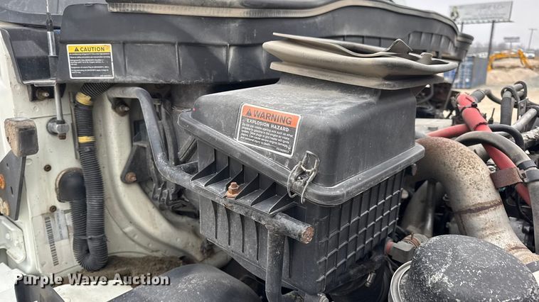 image for item EN0823 2013 International 4400 truck cab and chassis