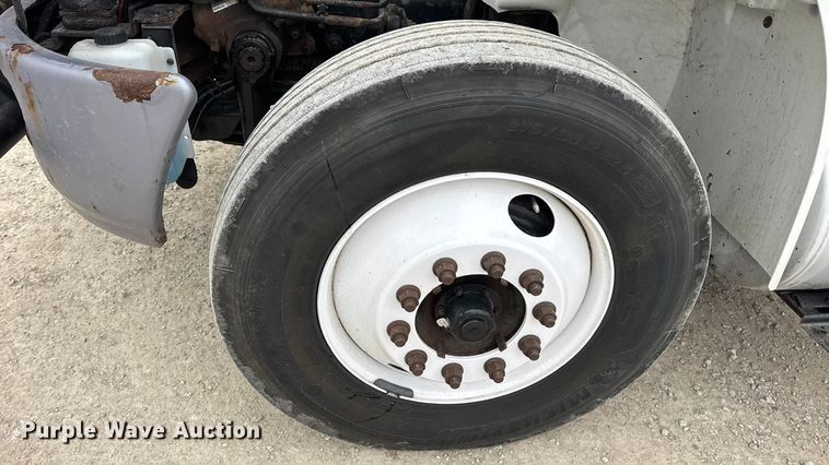 image for item EN0823 2013 International 4400 truck cab and chassis