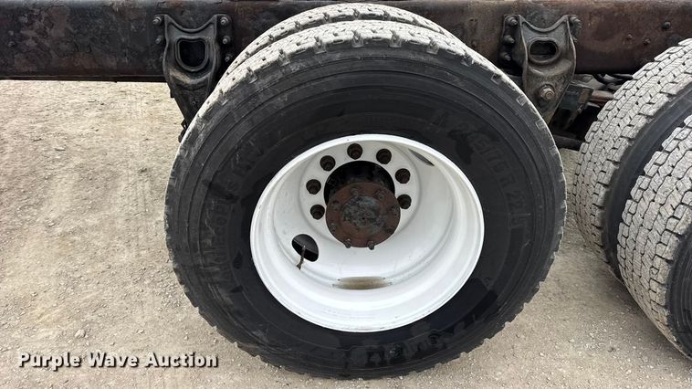 image for item EN0823 2013 International 4400 truck cab and chassis