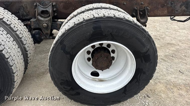 image for item EN0823 2013 International 4400 truck cab and chassis