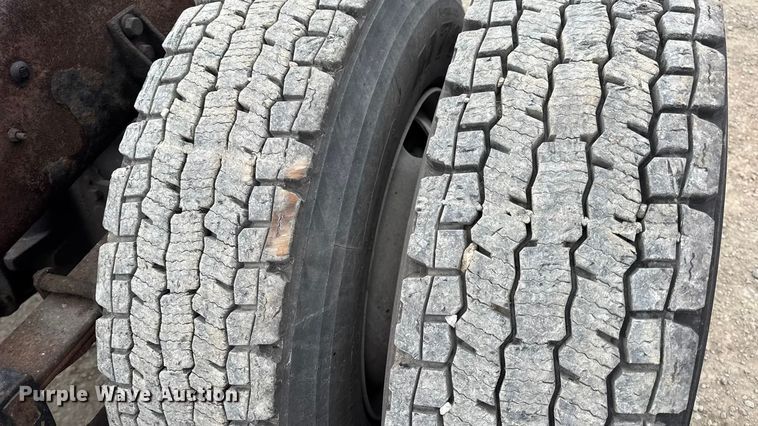 image for item EN0823 2013 International 4400 truck cab and chassis