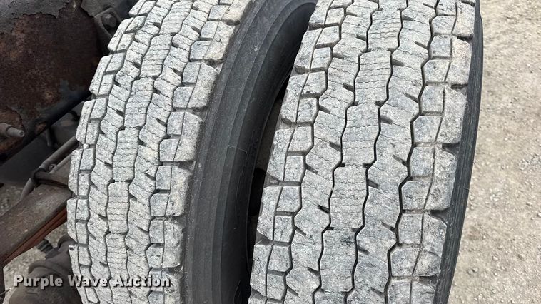 image for item EN0823 2013 International 4400 truck cab and chassis