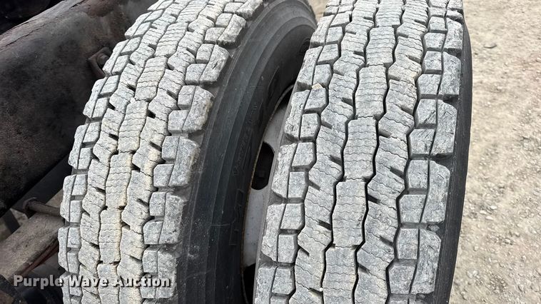 image for item EN0823 2013 International 4400 truck cab and chassis