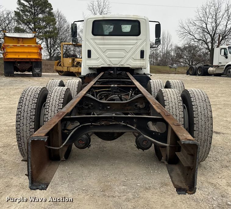 image for item EN0824 2010 International 4400 truck cab and chassis