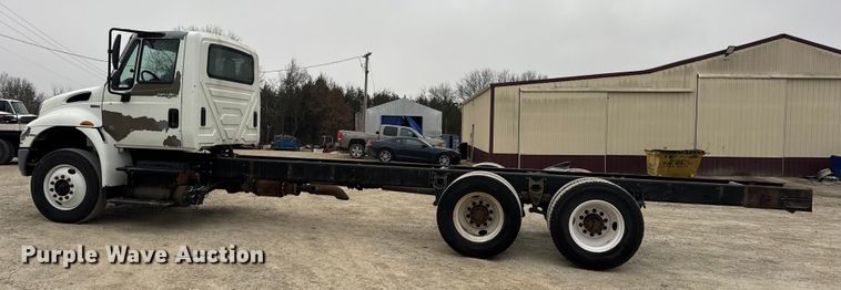 image for item EN0824 2010 International 4400 truck cab and chassis