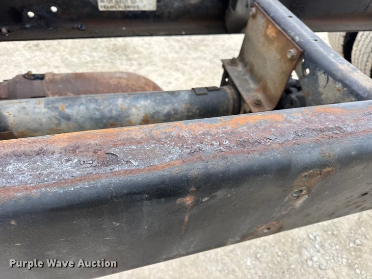 image for item EN0824 2010 International 4400 truck cab and chassis