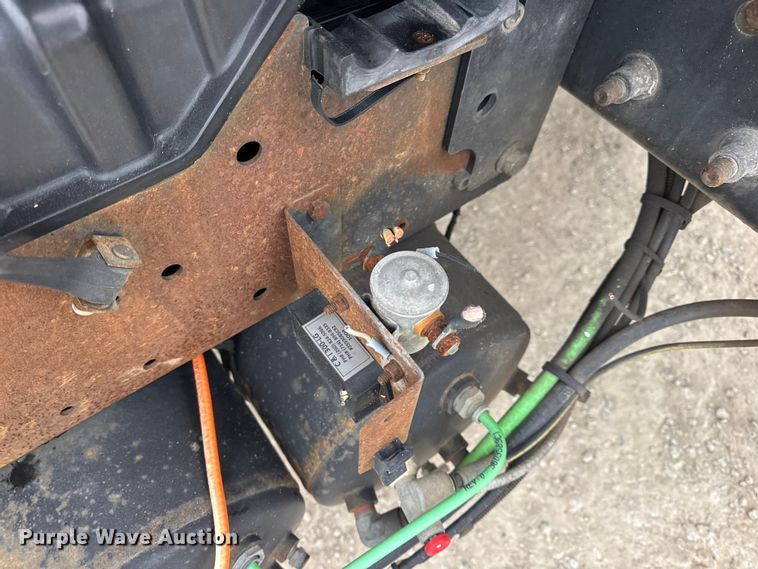 image for item EN0824 2010 International 4400 truck cab and chassis