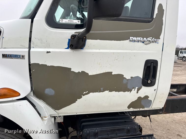 image for item EN0824 2010 International 4400 truck cab and chassis