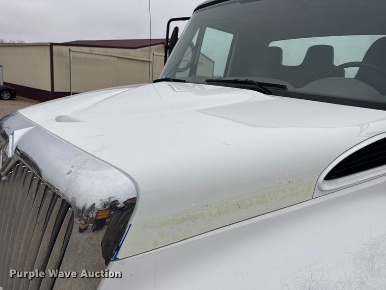 image for item EN0824 2010 International 4400 truck cab and chassis