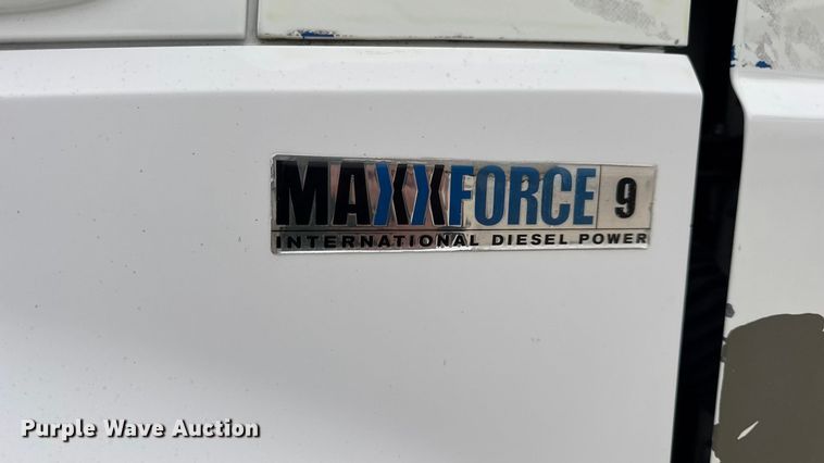 image for item EN0824 2010 International 4400 truck cab and chassis