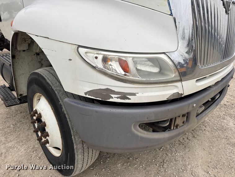 image for item EN0824 2010 International 4400 truck cab and chassis