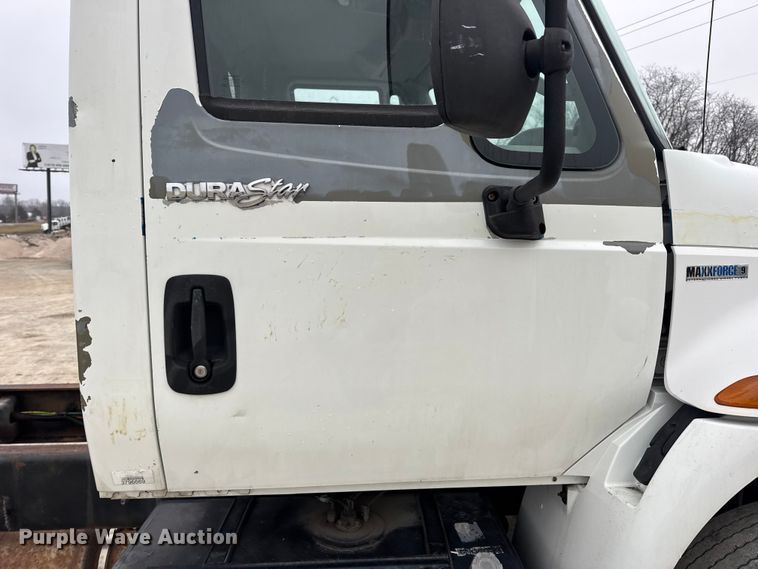 image for item EN0824 2010 International 4400 truck cab and chassis