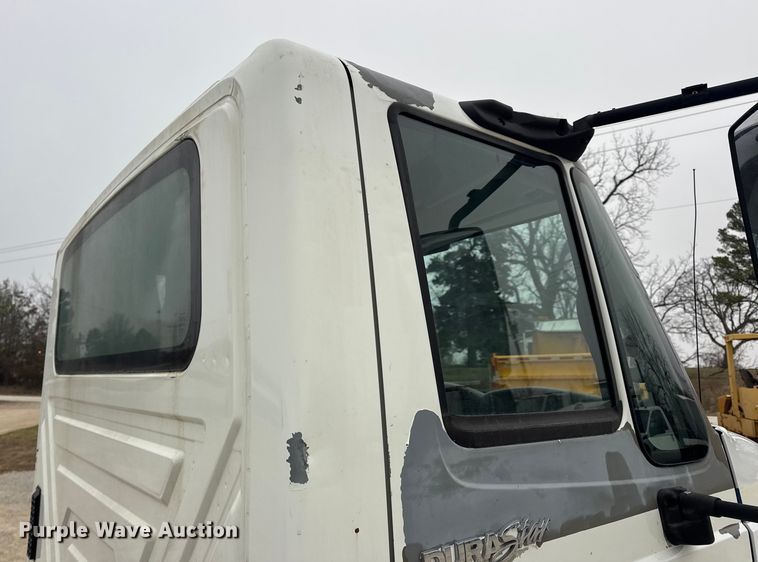 image for item EN0824 2010 International 4400 truck cab and chassis