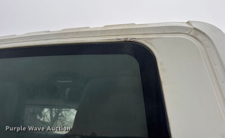 image for item EN0824 2010 International 4400 truck cab and chassis