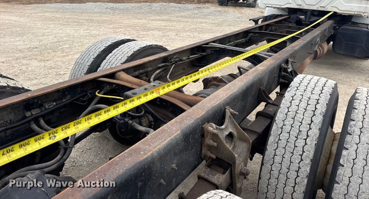 image for item EN0824 2010 International 4400 truck cab and chassis