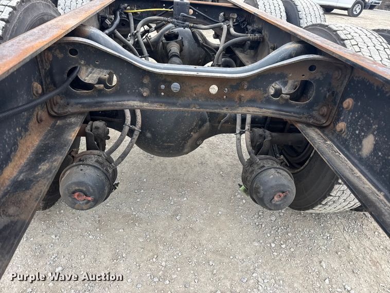 image for item EN0824 2010 International 4400 truck cab and chassis