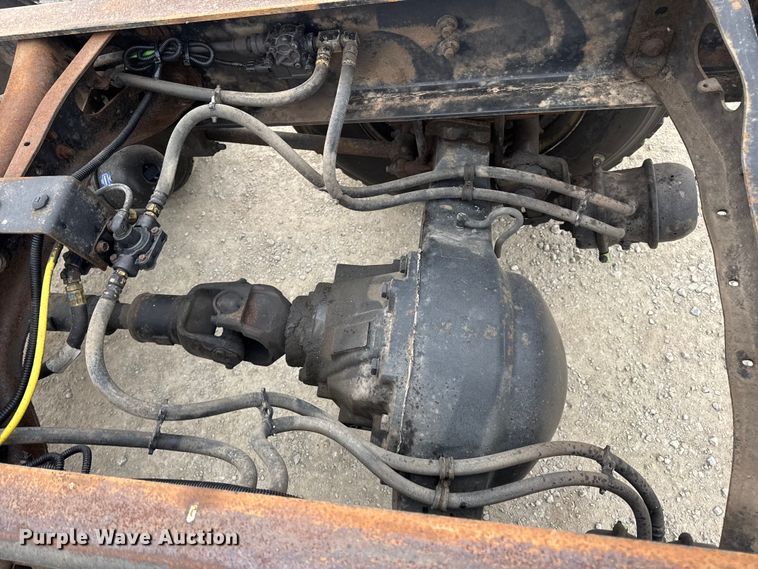 image for item EN0824 2010 International 4400 truck cab and chassis