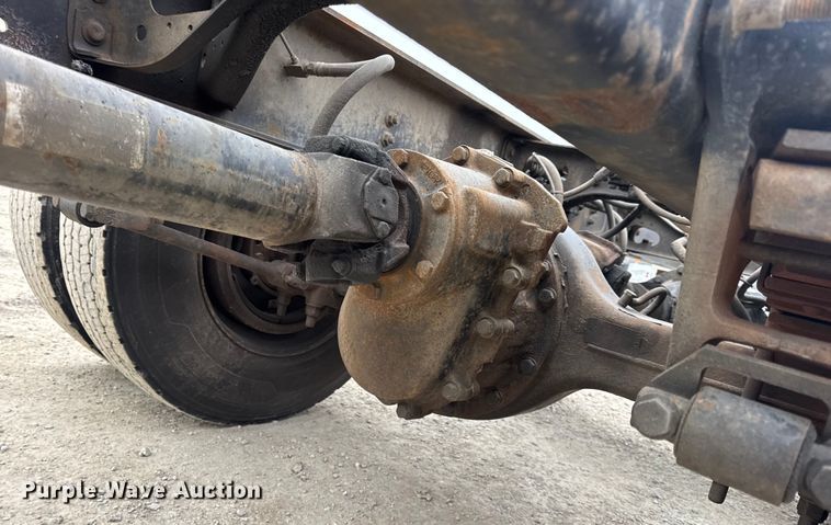 image for item EN0824 2010 International 4400 truck cab and chassis