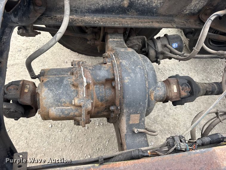 image for item EN0824 2010 International 4400 truck cab and chassis