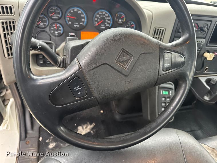 image for item EN0824 2010 International 4400 truck cab and chassis