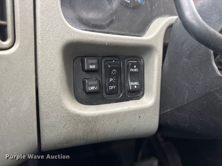 image for item EN0824 2010 International 4400 truck cab and chassis