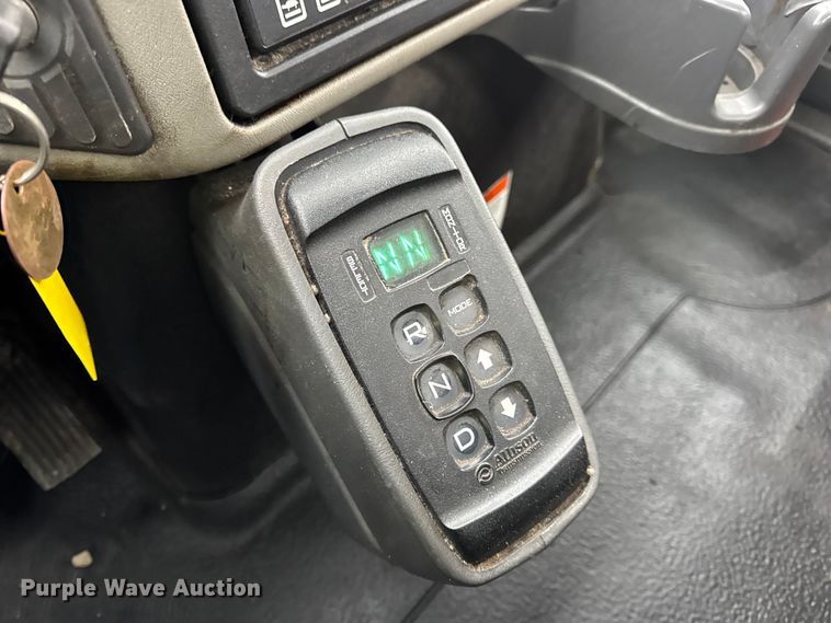 image for item EN0824 2010 International 4400 truck cab and chassis