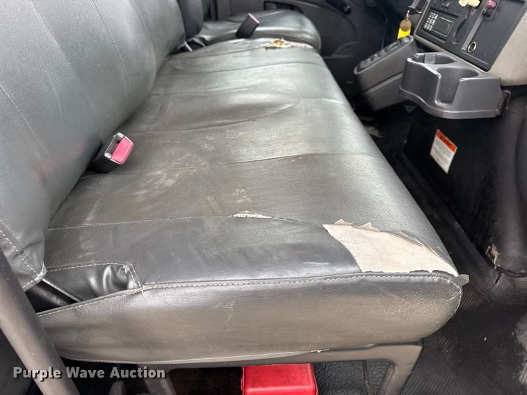 image for item EN0824 2010 International 4400 truck cab and chassis