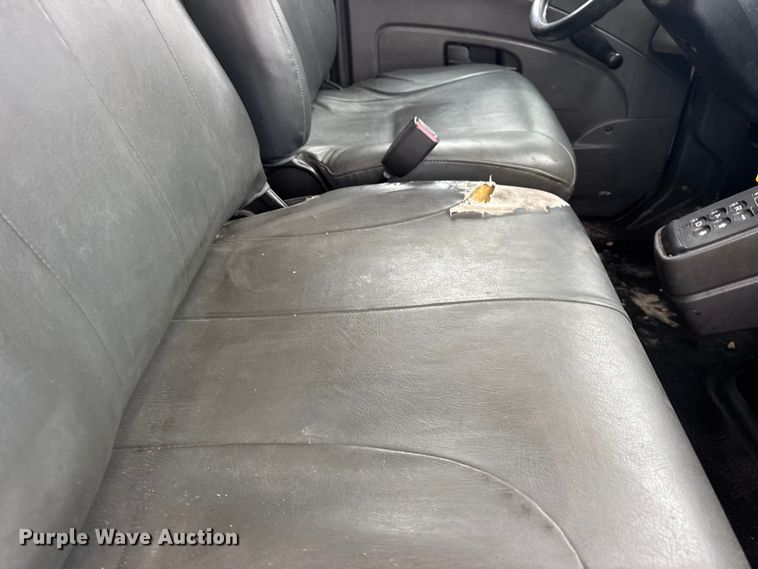 image for item EN0824 2010 International 4400 truck cab and chassis