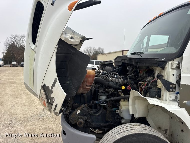 image for item EN0824 2010 International 4400 truck cab and chassis