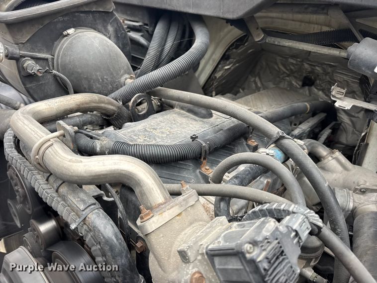 image for item EN0824 2010 International 4400 truck cab and chassis