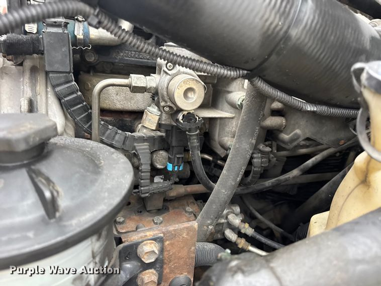 image for item EN0824 2010 International 4400 truck cab and chassis