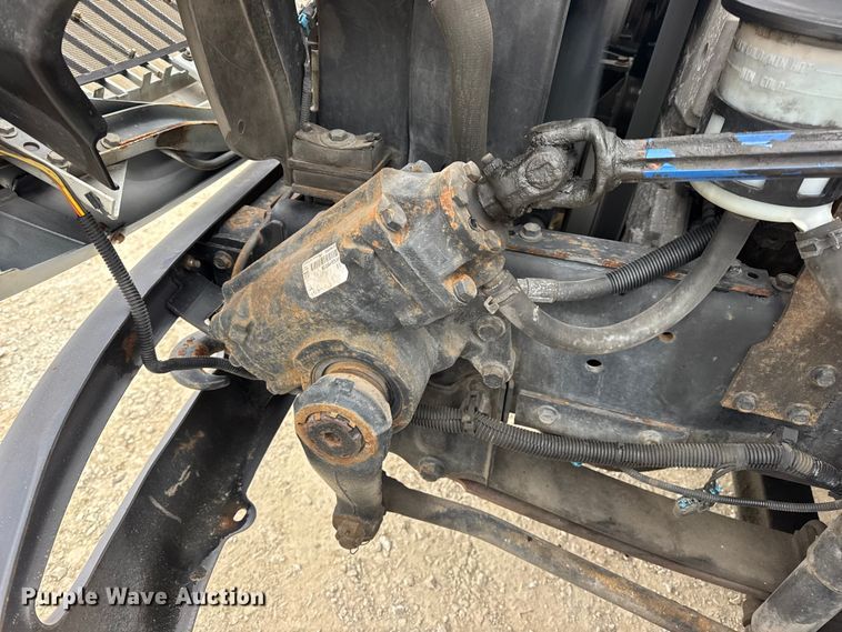 image for item EN0824 2010 International 4400 truck cab and chassis