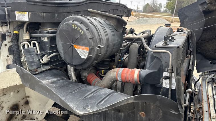 image for item EN0824 2010 International 4400 truck cab and chassis